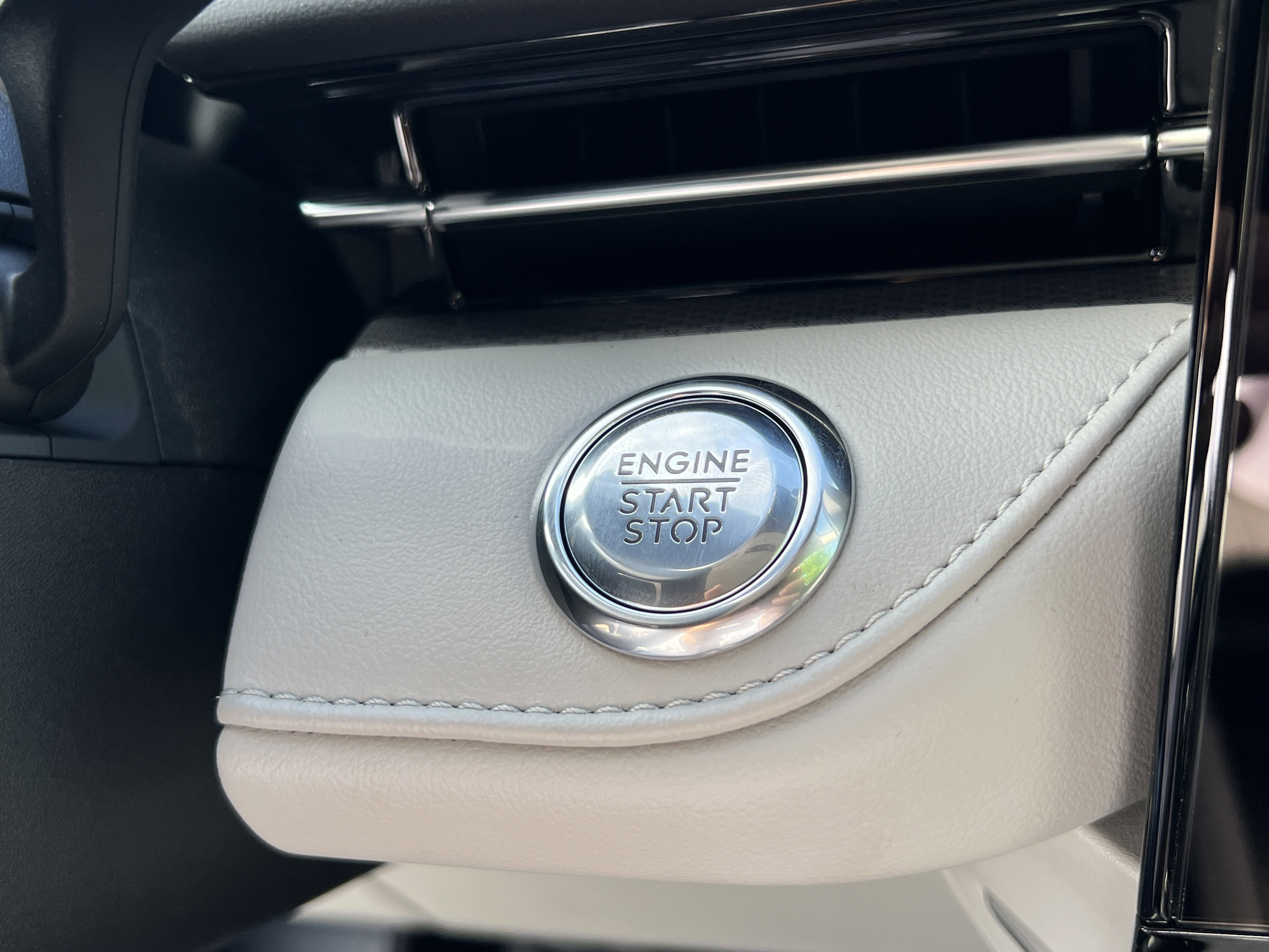 New 2026 Lincoln Nautilus Premier w/ Jet Appearance Package AWD/4WD image 18