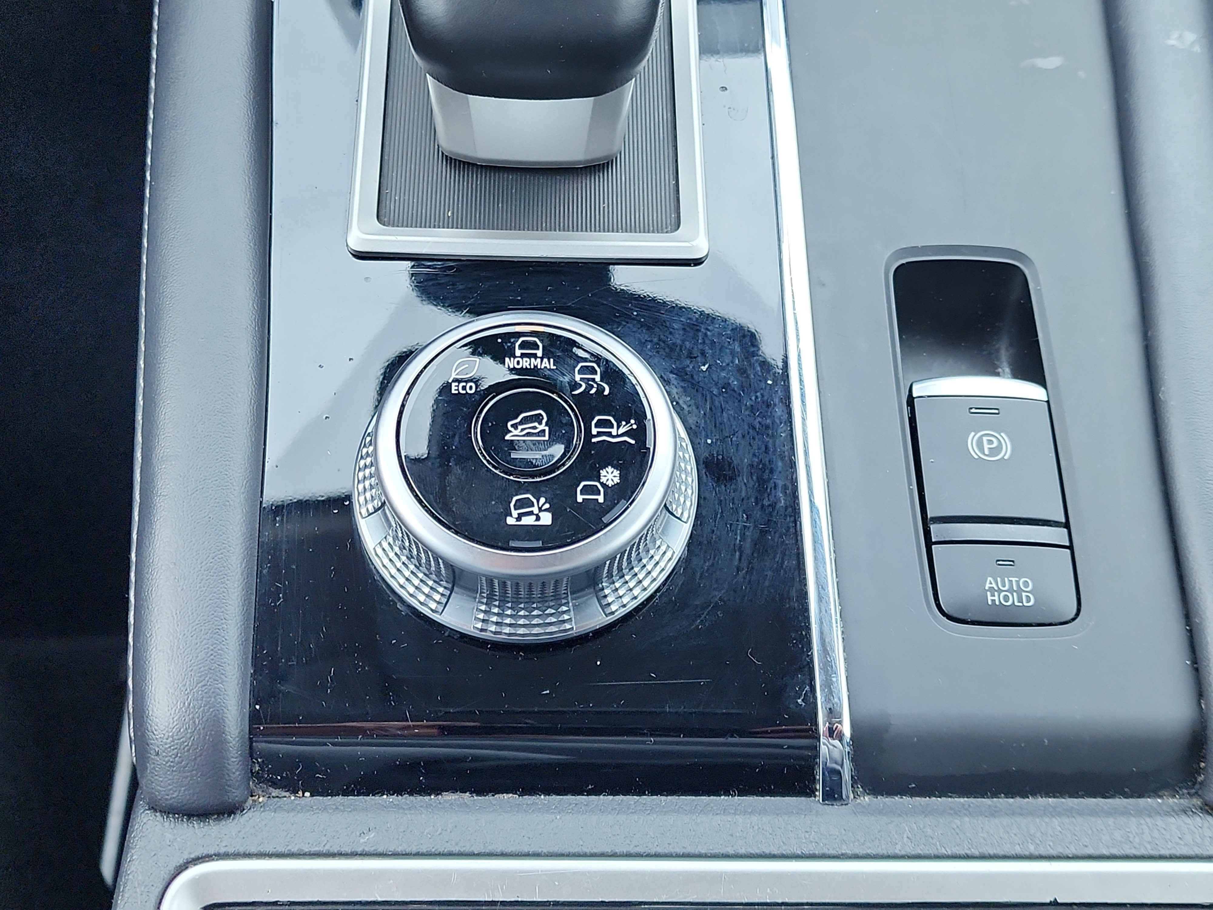 Used 2024 Mitsubishi Outlander SE image 25