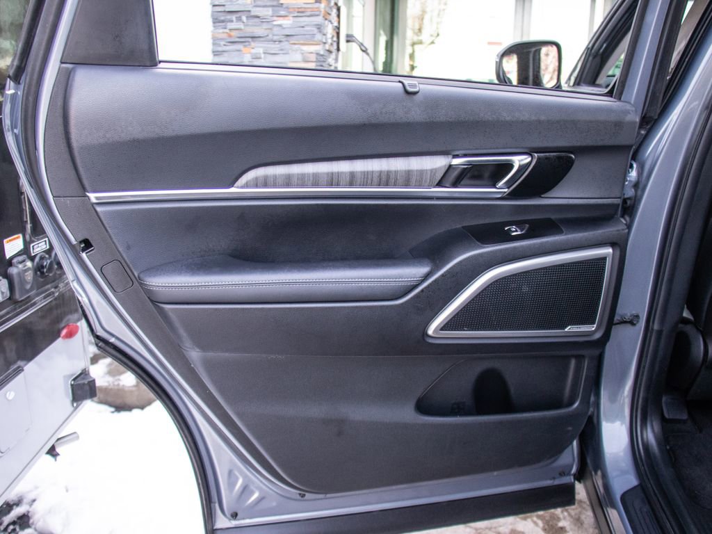 Used 2023 Kia Telluride EX w/ EX Captain's Chair Package image 22