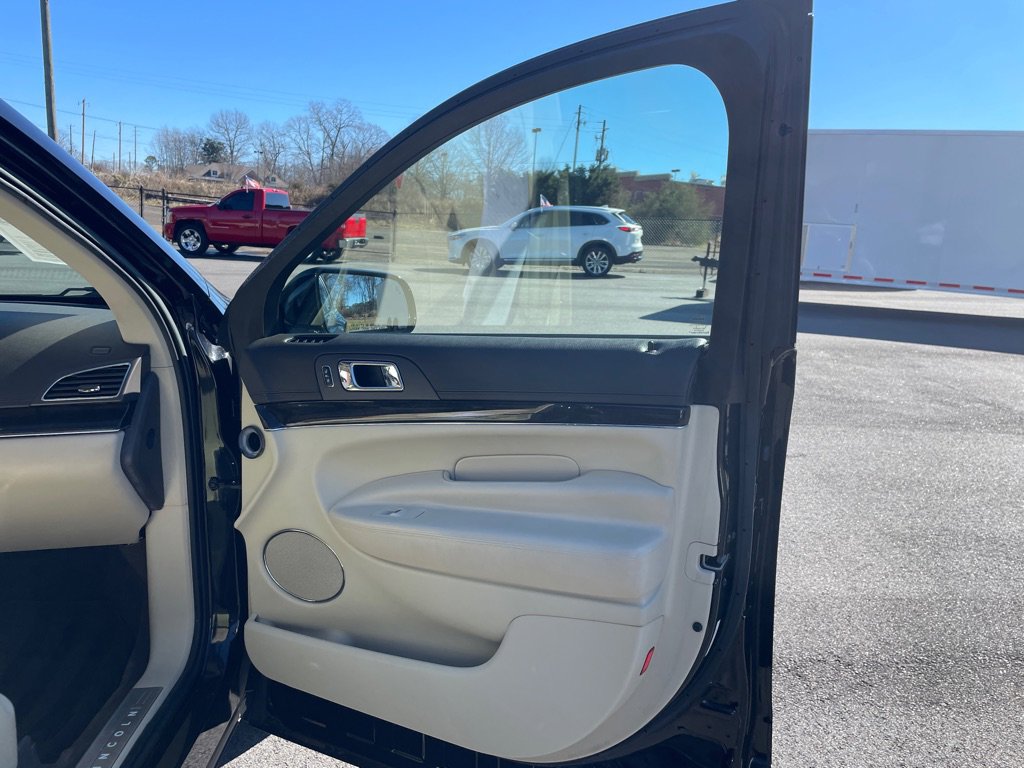 Used 2019 Lincoln MKT AWD image 23