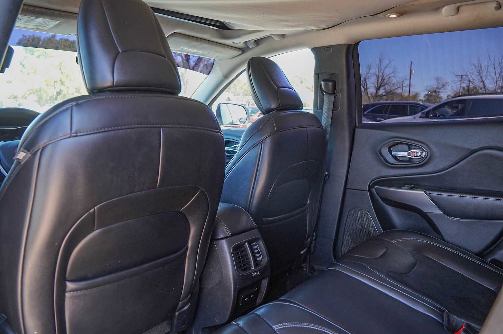 Used 2019 Jeep Cherokee Latitude Plus image 24