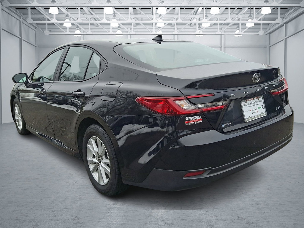 Used 2025 Toyota Camry LE image 3
