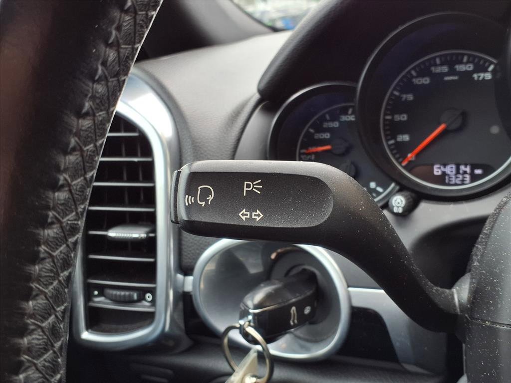 Used 2017 Porsche Cayenne Platinum Edition image 16