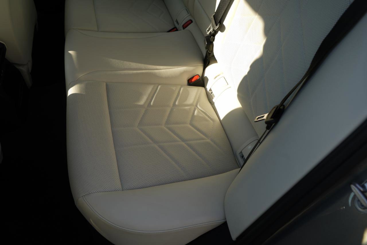 Used 2024 BMW 530i xDrive 530i xDrive Sedan w/ Convenience Package image 43