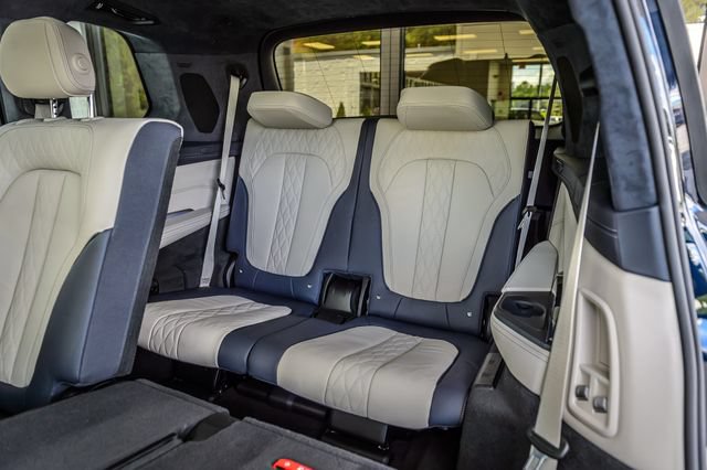 Used 2020 BMW X7 xDrive40i w/ M Sport Package AWD/4WD image 44