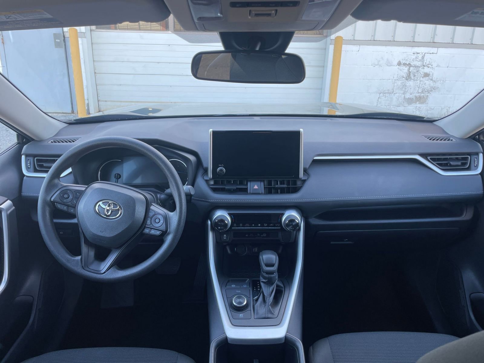 Used 2025 Toyota RAV4 LE image 32