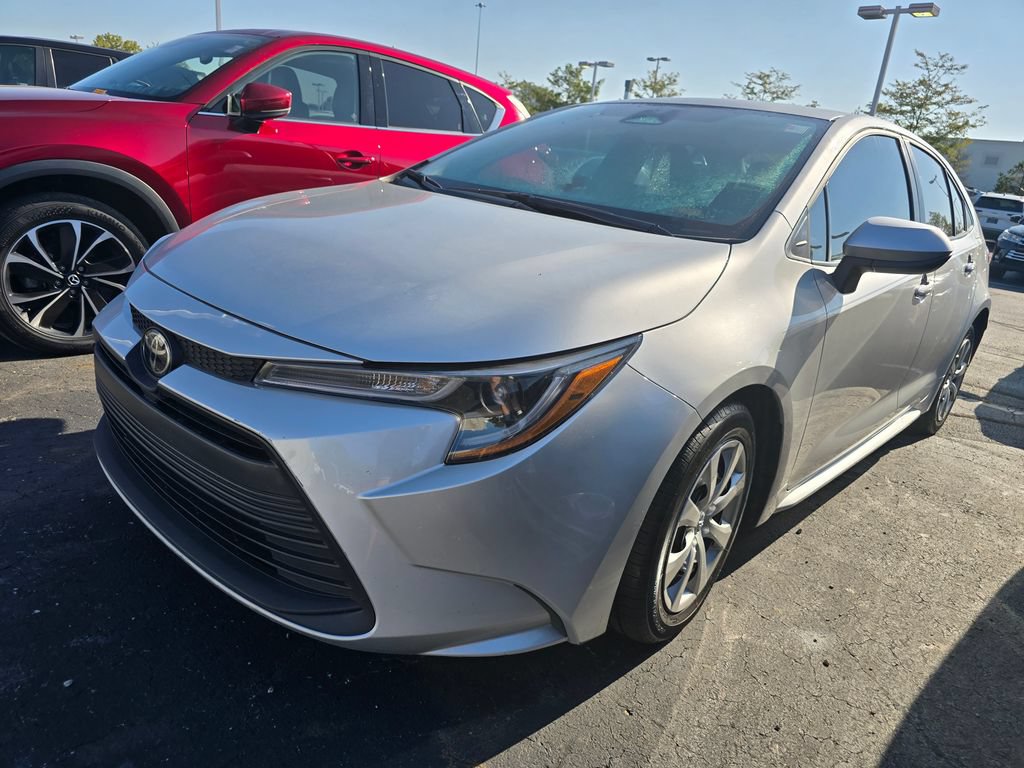 Used 2025 Toyota Corolla LE w/ Convenience Package FWD image 4