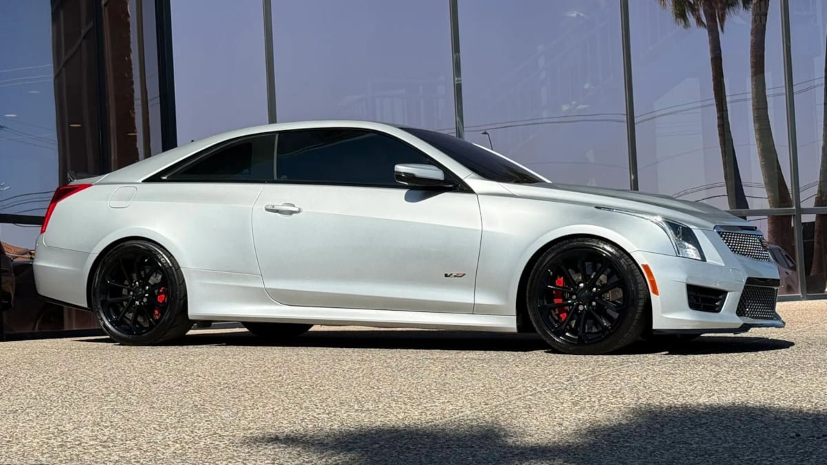 Used 2016 Cadillac ATS V w/ Luxury Package RWD image 16