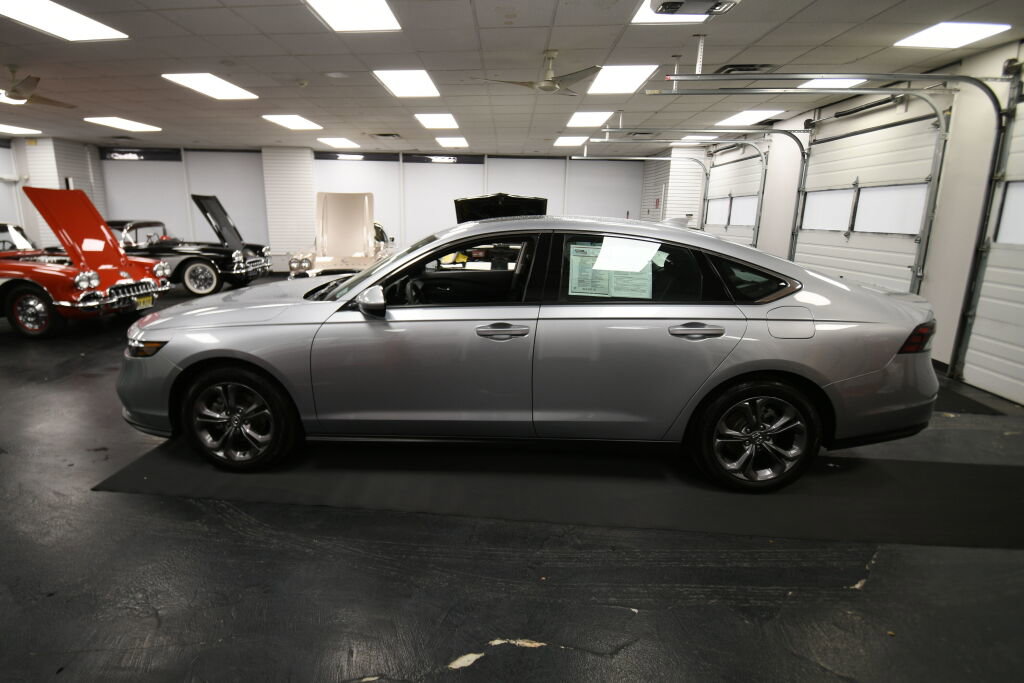 Used 2023 Honda Accord EX image 4