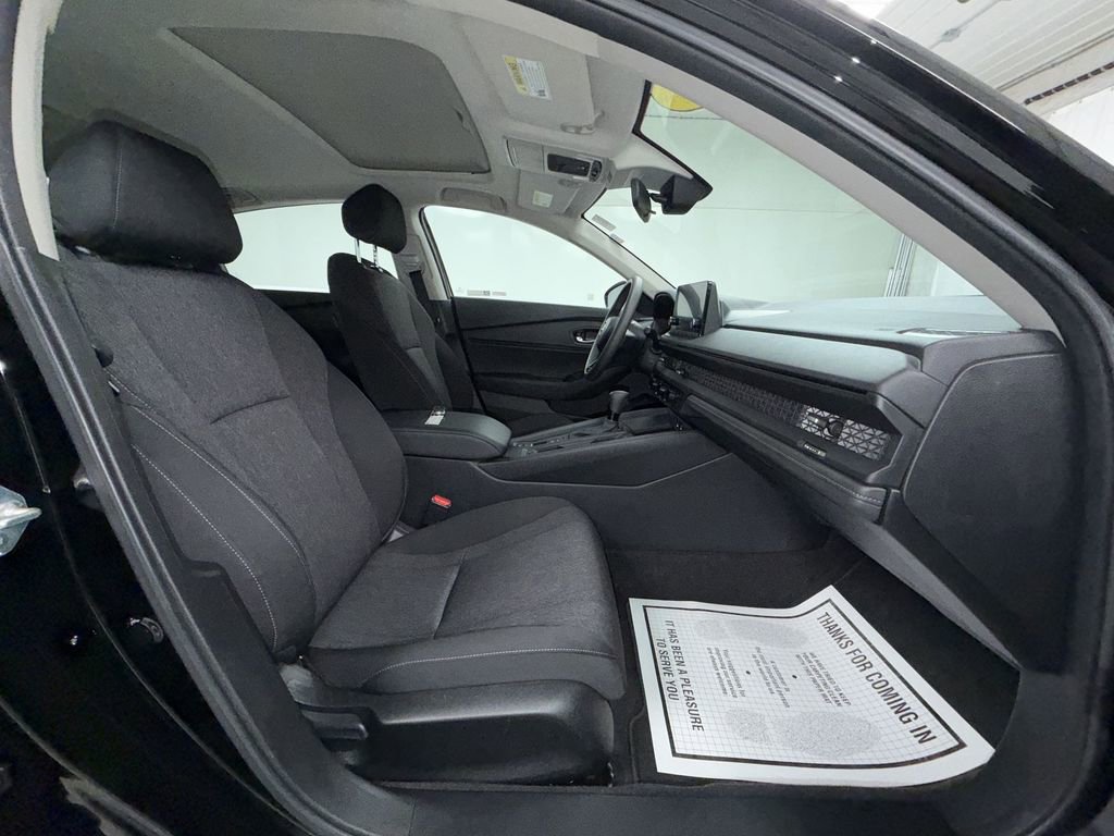 Used 2025 Honda Accord SE image 11