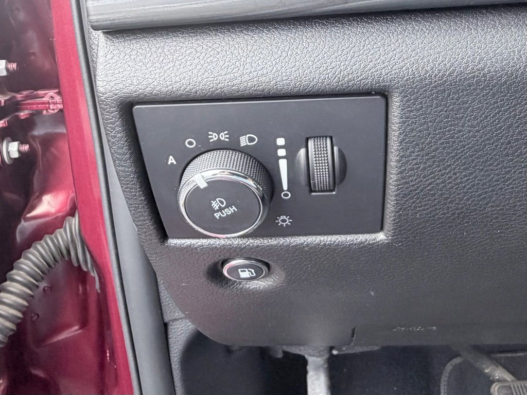 Used 2021 Jeep Grand Cherokee Laredo X image 11