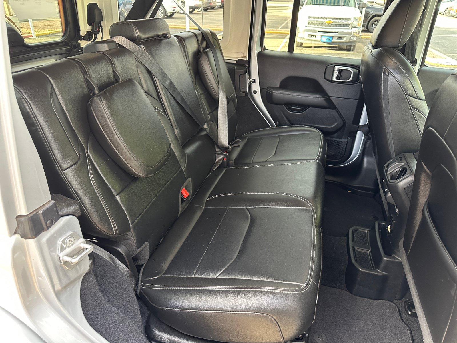 Used 2023 Jeep Wrangler Unlimited Sahara w/ Cold Weather Group AWD/4WD image 27
