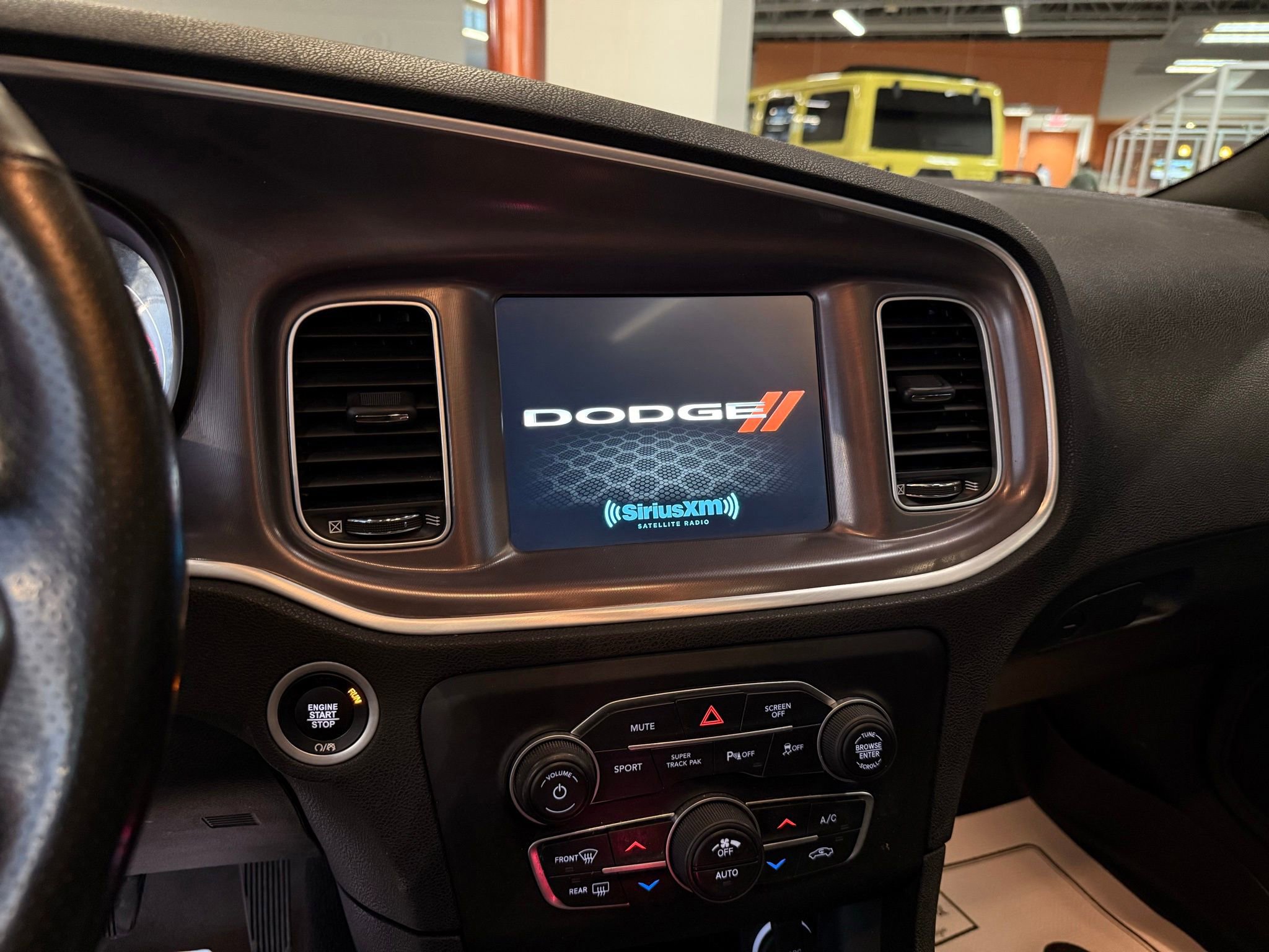 Used 2022 Dodge Charger SXT w/ Navigation & Travel Group image 38