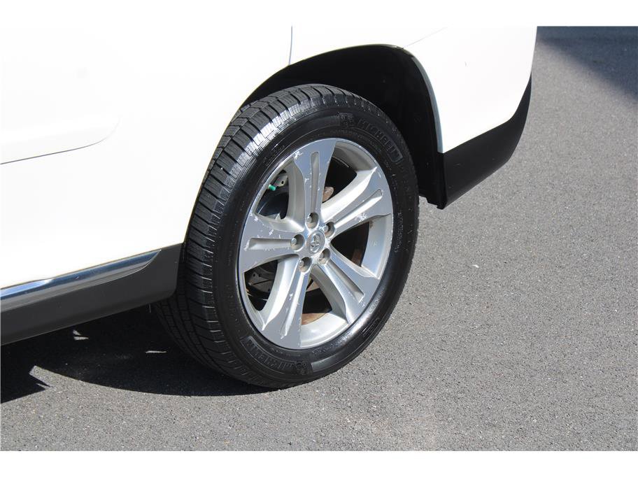 Used 2013 Toyota Highlander Limited image 6