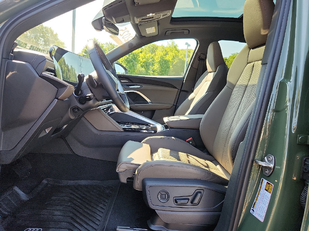 Certified 2025 Audi Q5 Premium w/ Premium Plus AWD/4WD image 17