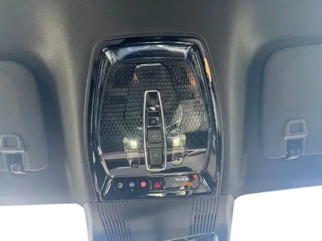 New 2027 Cadillac Vistiq Sport w/ LPO, Floor Liner Package AWD/4WD image 29