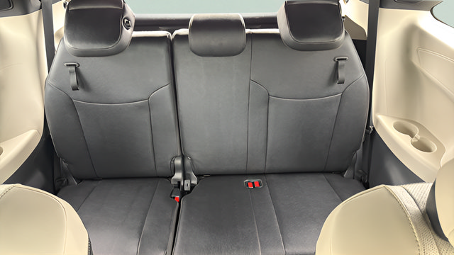 Used 2025 Toyota Sienna Platinum AWD/4WD image 35