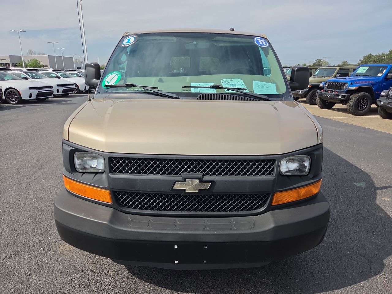 Used 2011 Chevrolet Express 1500 LS RWD image 2
