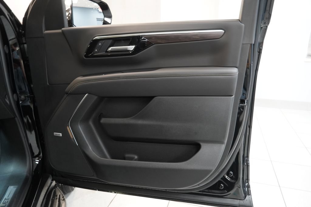 New 2026 Chevrolet Suburban Premier AWD/4WD image 38