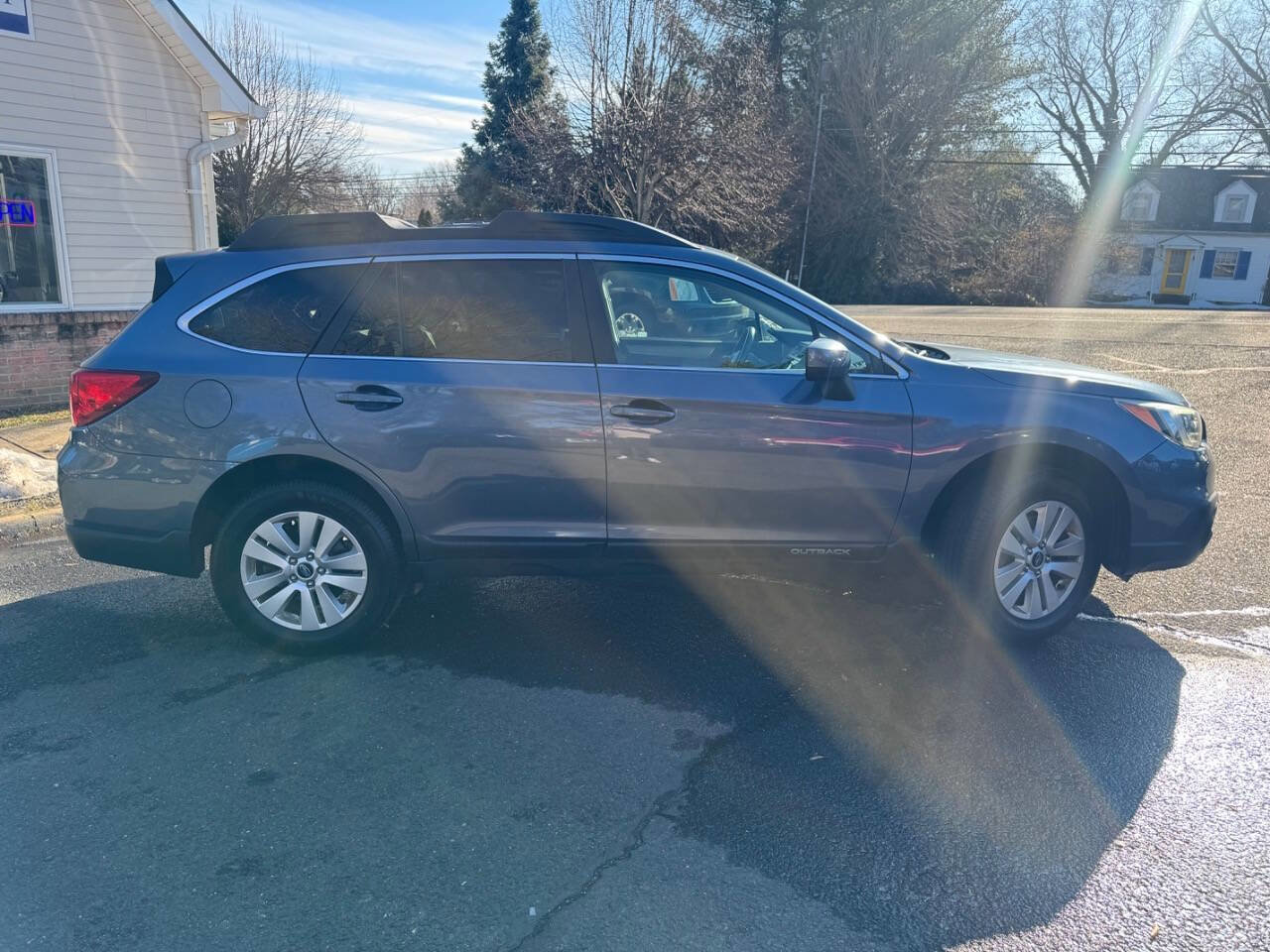 Used 2015 Subaru Outback 2.5i Premium AWD/4WD image 9