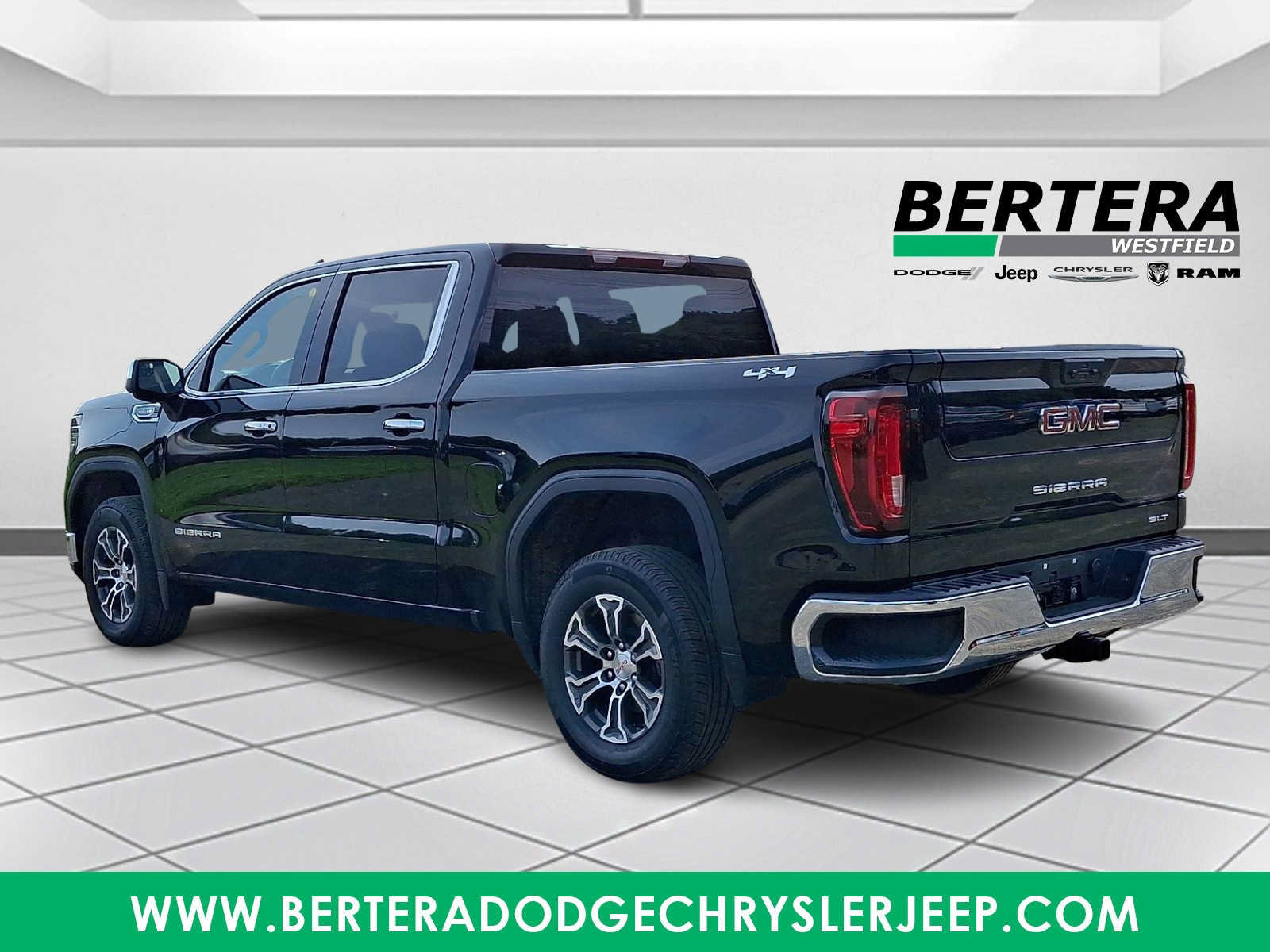 Used 2026 GMC Sierra 1500 SLT AWD/4WD image 4
