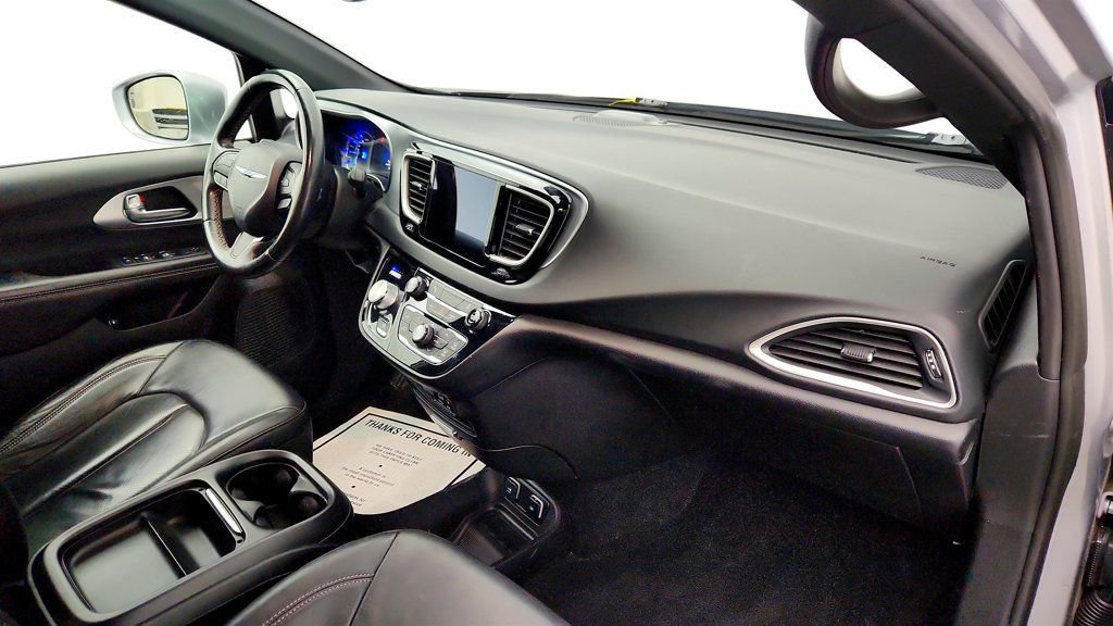 Used 2020 Chrysler Pacifica Touring-L w/ S Appearance Package image 28