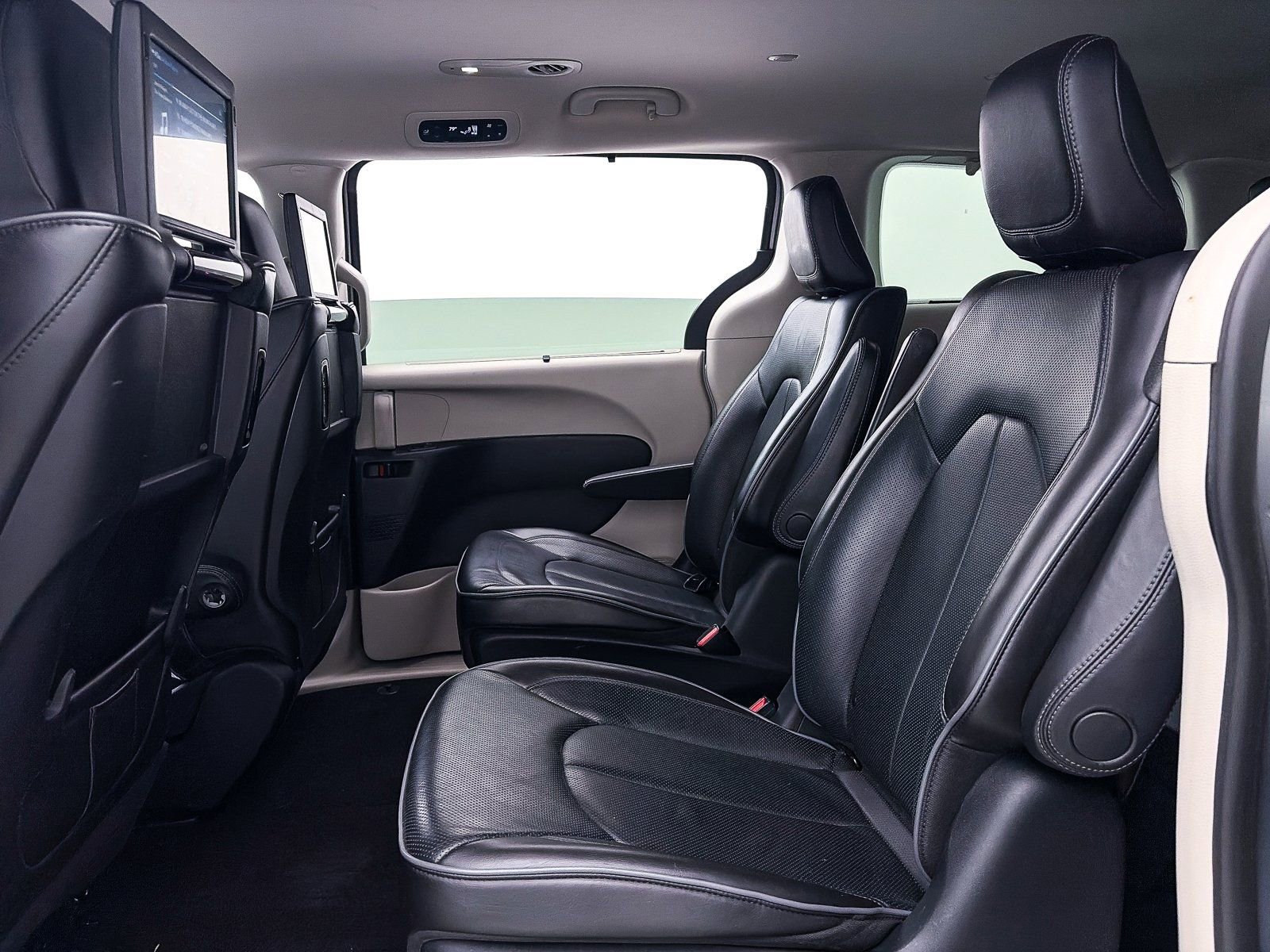 Used 2020 Chrysler Pacifica Limited w/ Advanced Safetytec Group image 40