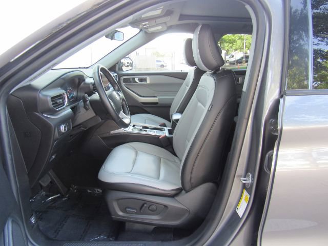 Used 2021 Ford Explorer XLT w/ Equipment Group 202A image 17