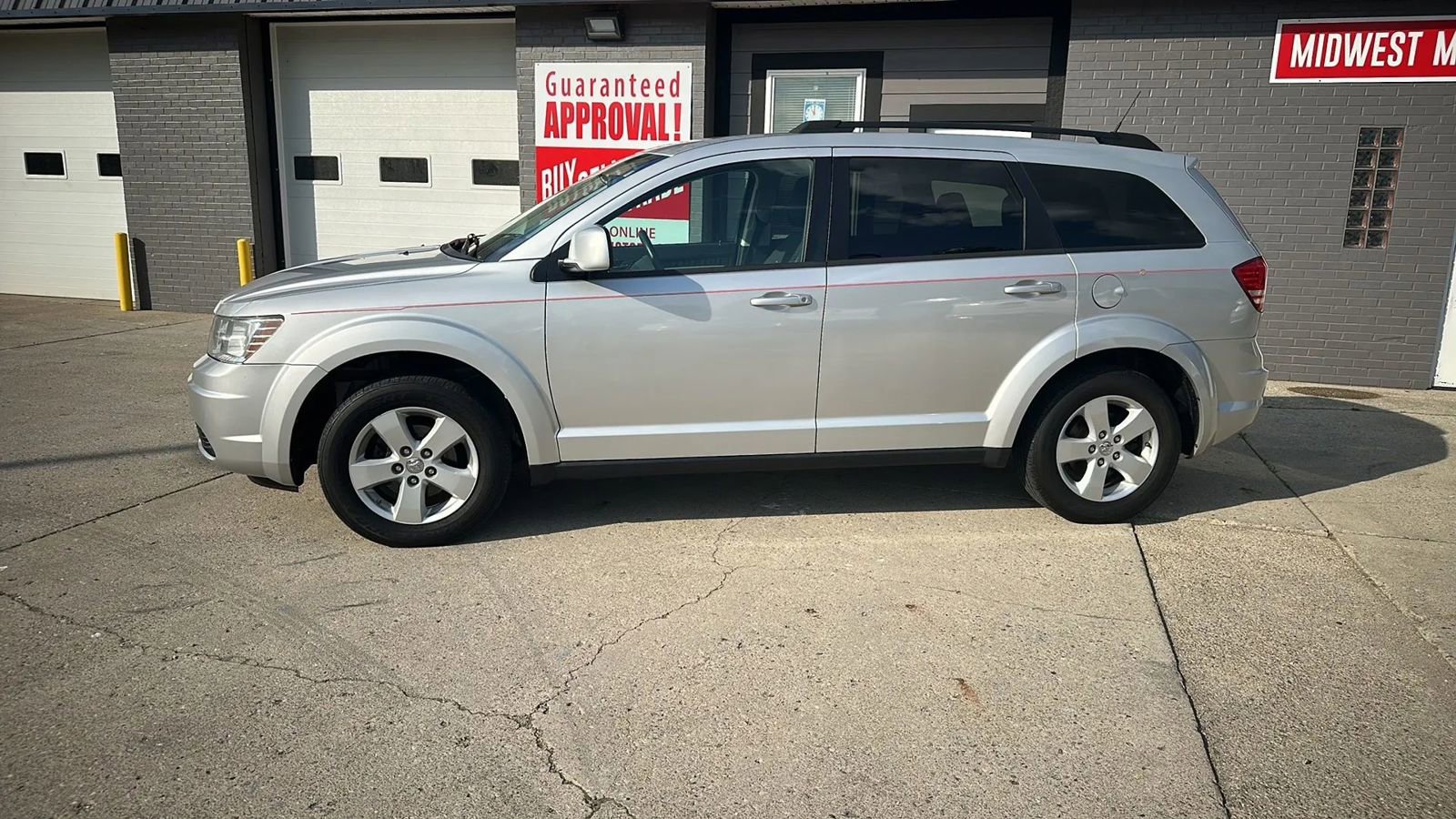 Used 2010 Dodge Journey SXT w/ Flexible Seating Group FWD image 2