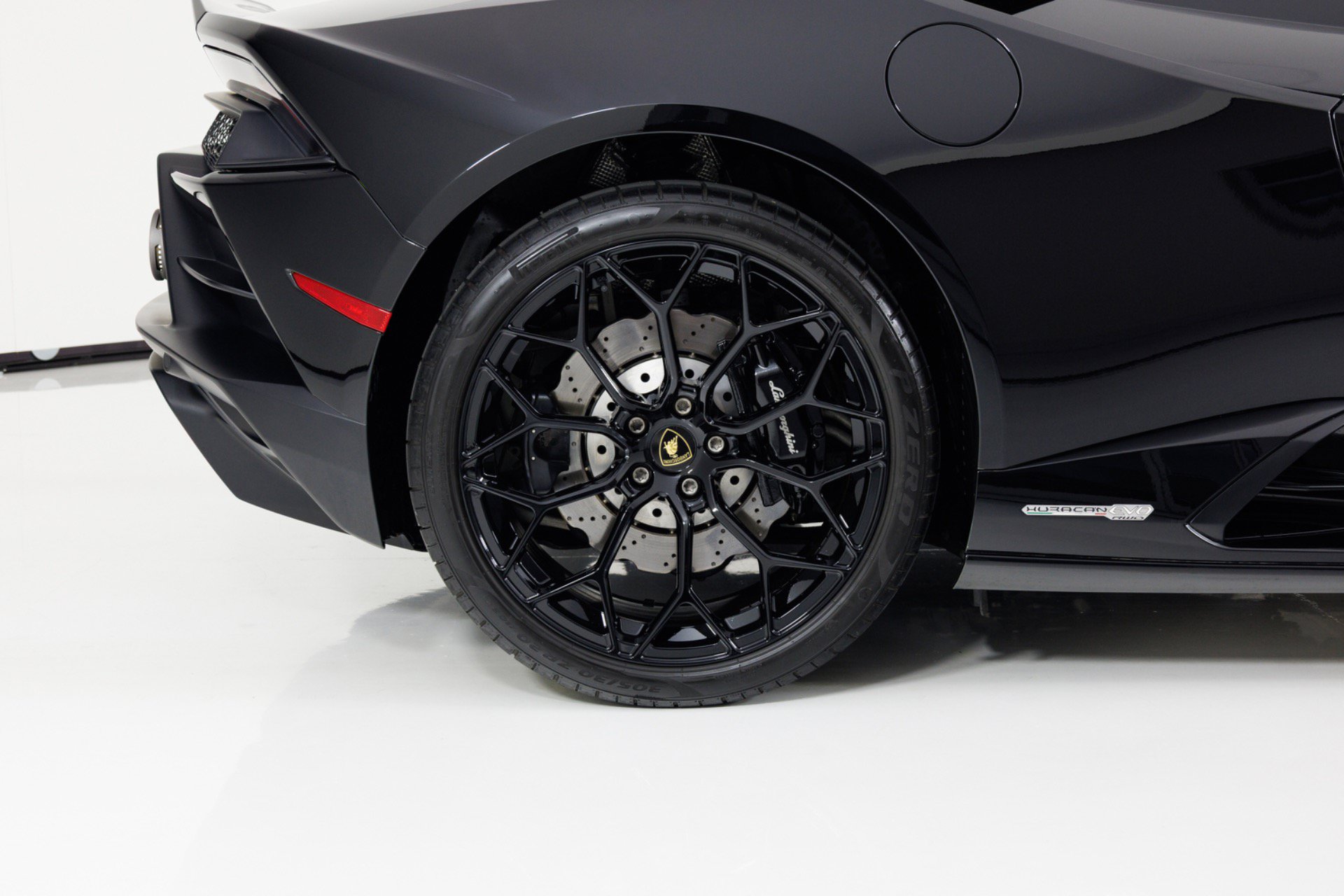Used 2021 Lamborghini Huracan EVO RWD image 14