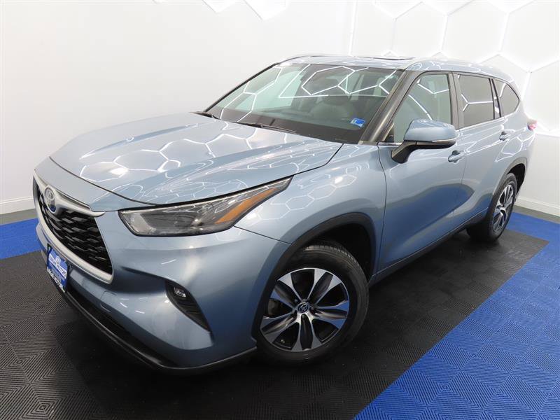 Used 2023 Toyota Highlander XLE FWD image 4