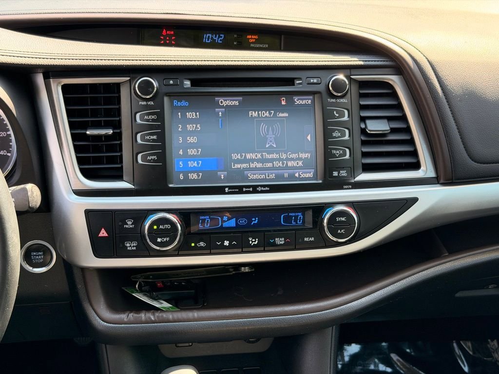 Used 2017 Toyota Highlander XLE FWD image 19