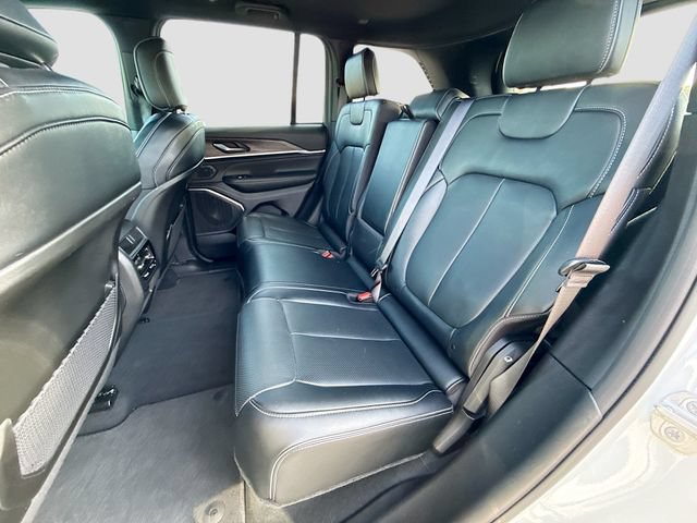 Used 2025 Jeep Grand Cherokee Overland AWD/4WD image 27