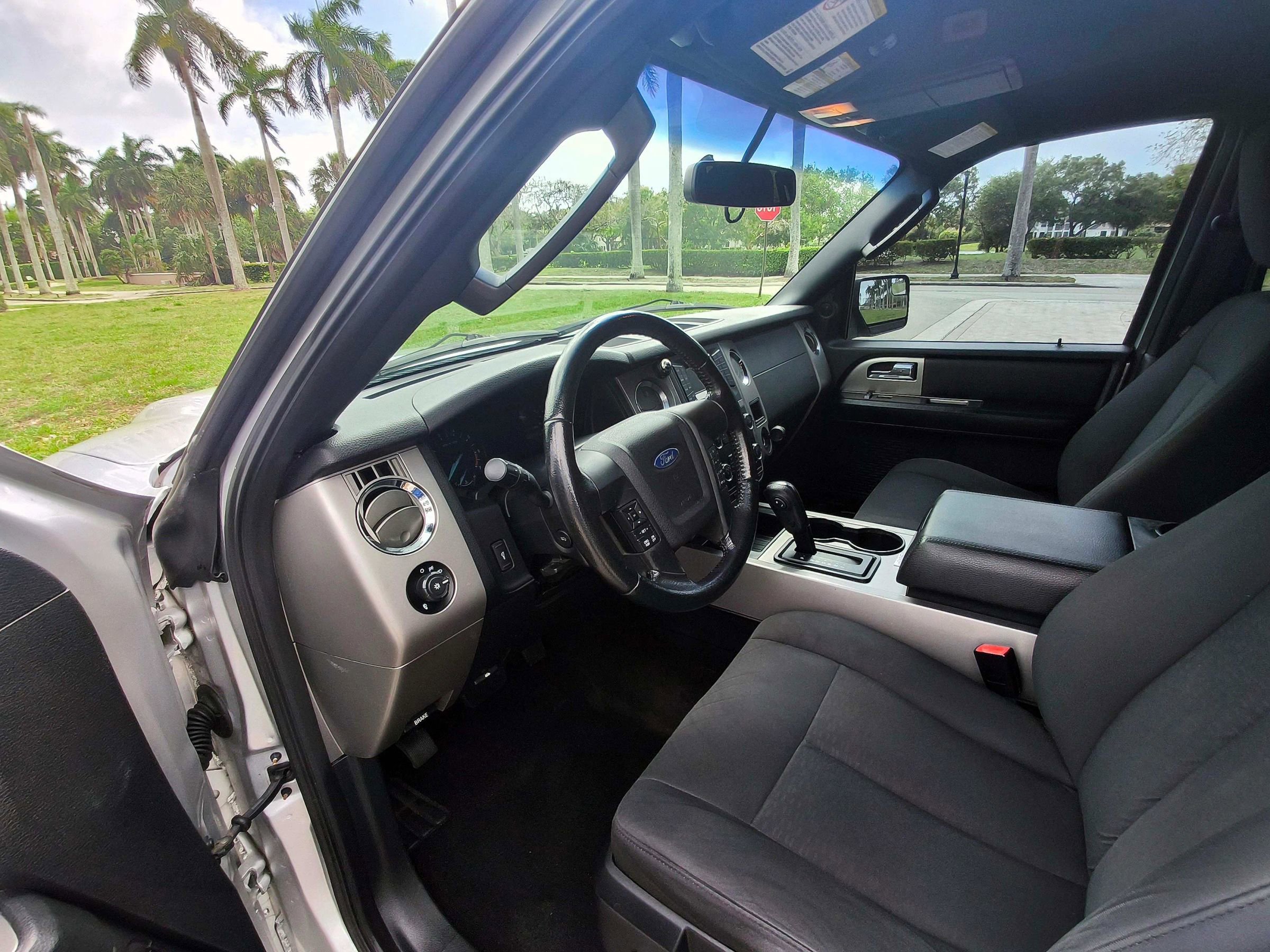 Used 2017 Ford Expedition XLT AWD/4WD image 5