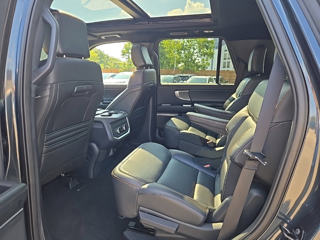 Used 2025 Ford Expedition Tremor AWD/4WD image 17