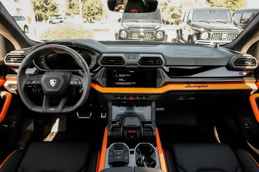 Used 2025 Lamborghini Urus SE AWD/4WD image 9
