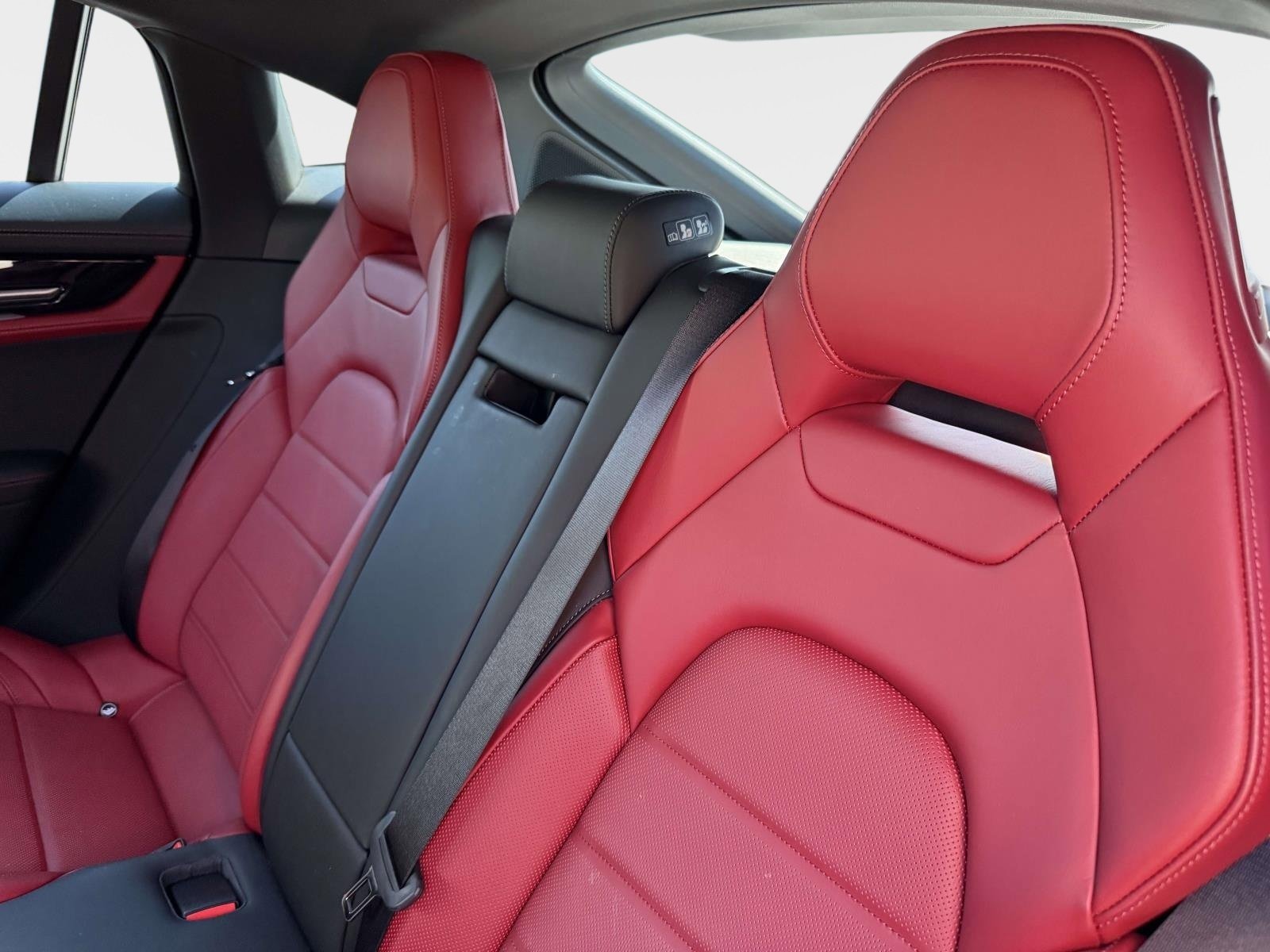 Used 2024 Porsche Panamera image 32