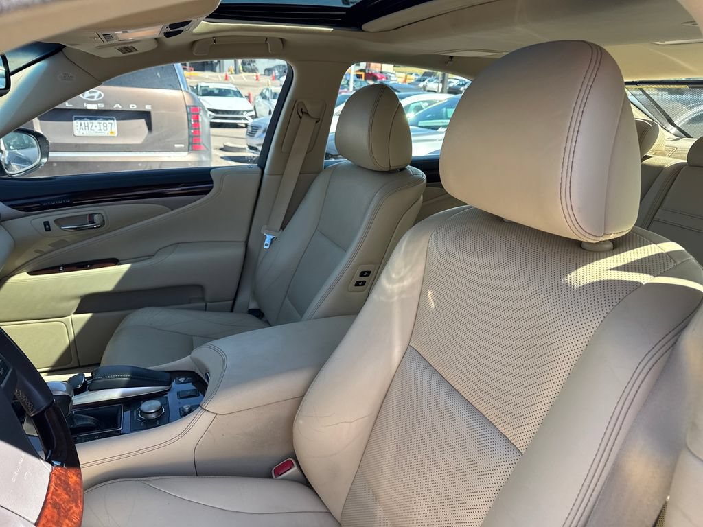 Used 2014 Lexus LS 460 w/ Comfort Package RWD image 21