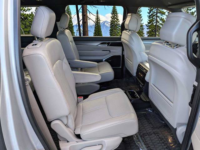 Used 2026 Jeep Grand Wagoneer L 4WD w/ HD Trailer Tow Package image 17
