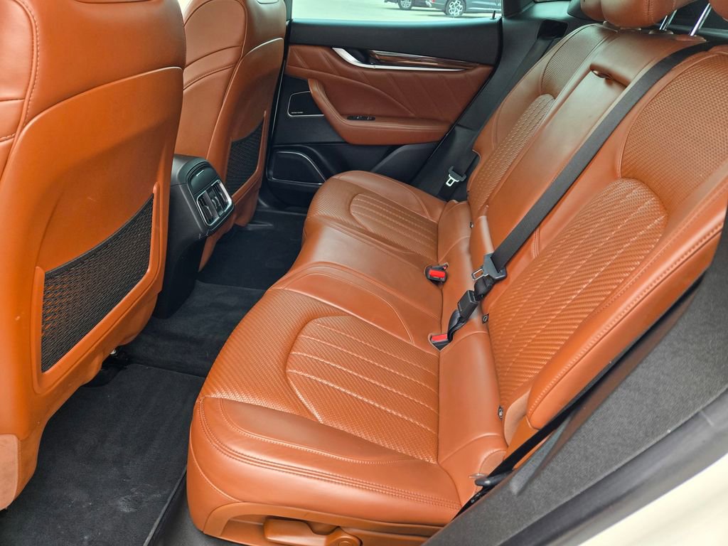 Used 2021 Maserati Levante GranLusso image 30