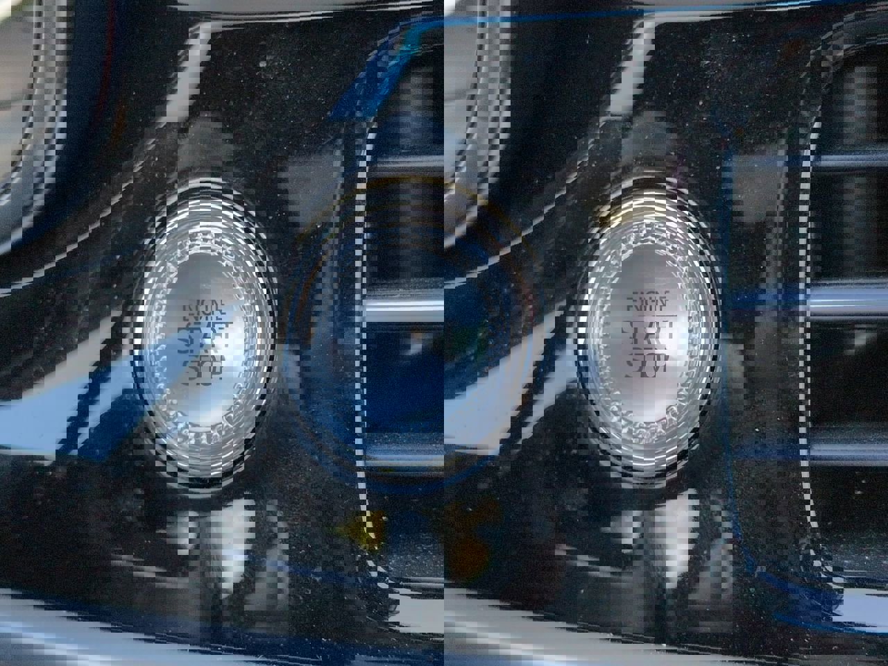 Used 2024 Genesis G70 2.5T image 30