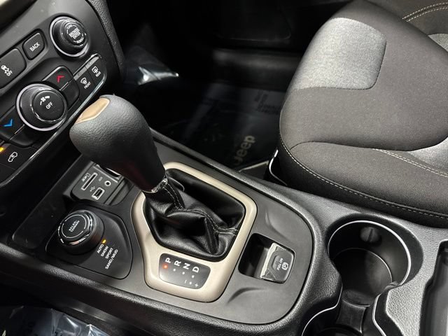 Used 2018 Jeep Cherokee Latitude w/ Safety Group AWD/4WD image 20