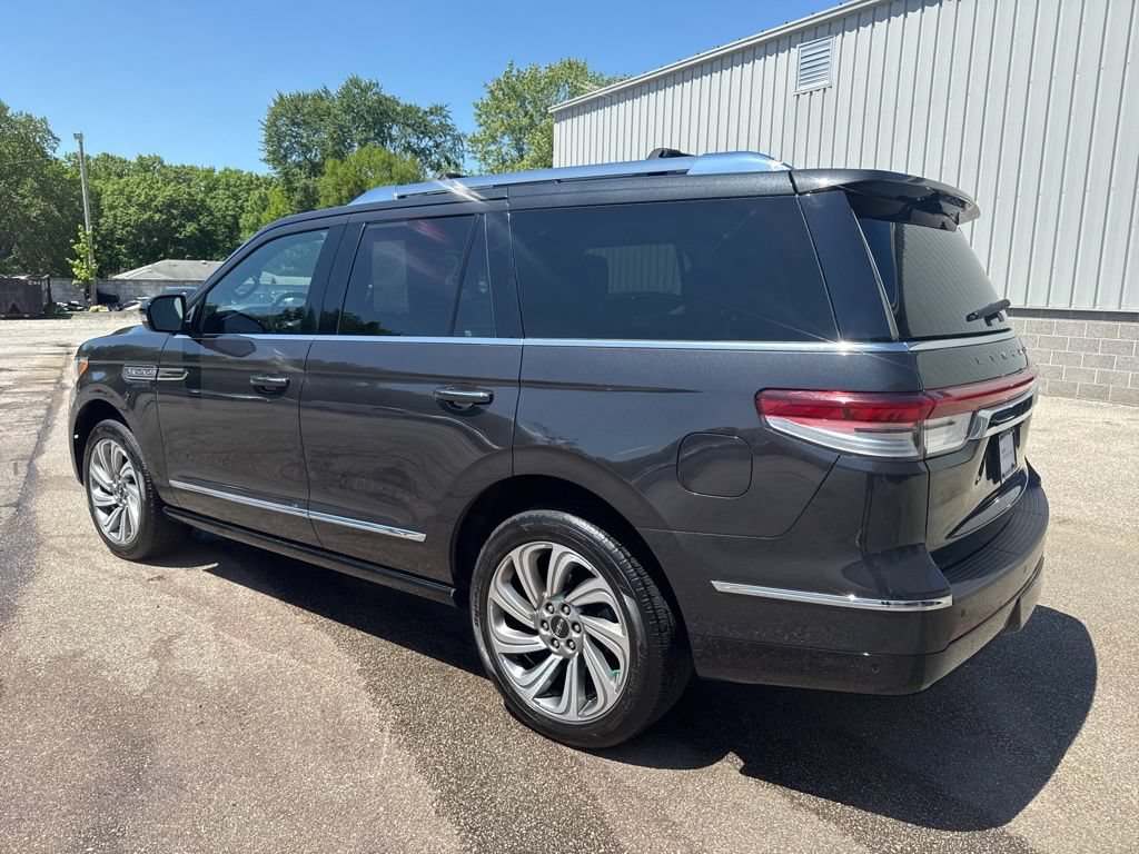 Used 2022 Lincoln Navigator Reserve AWD/4WD image 15
