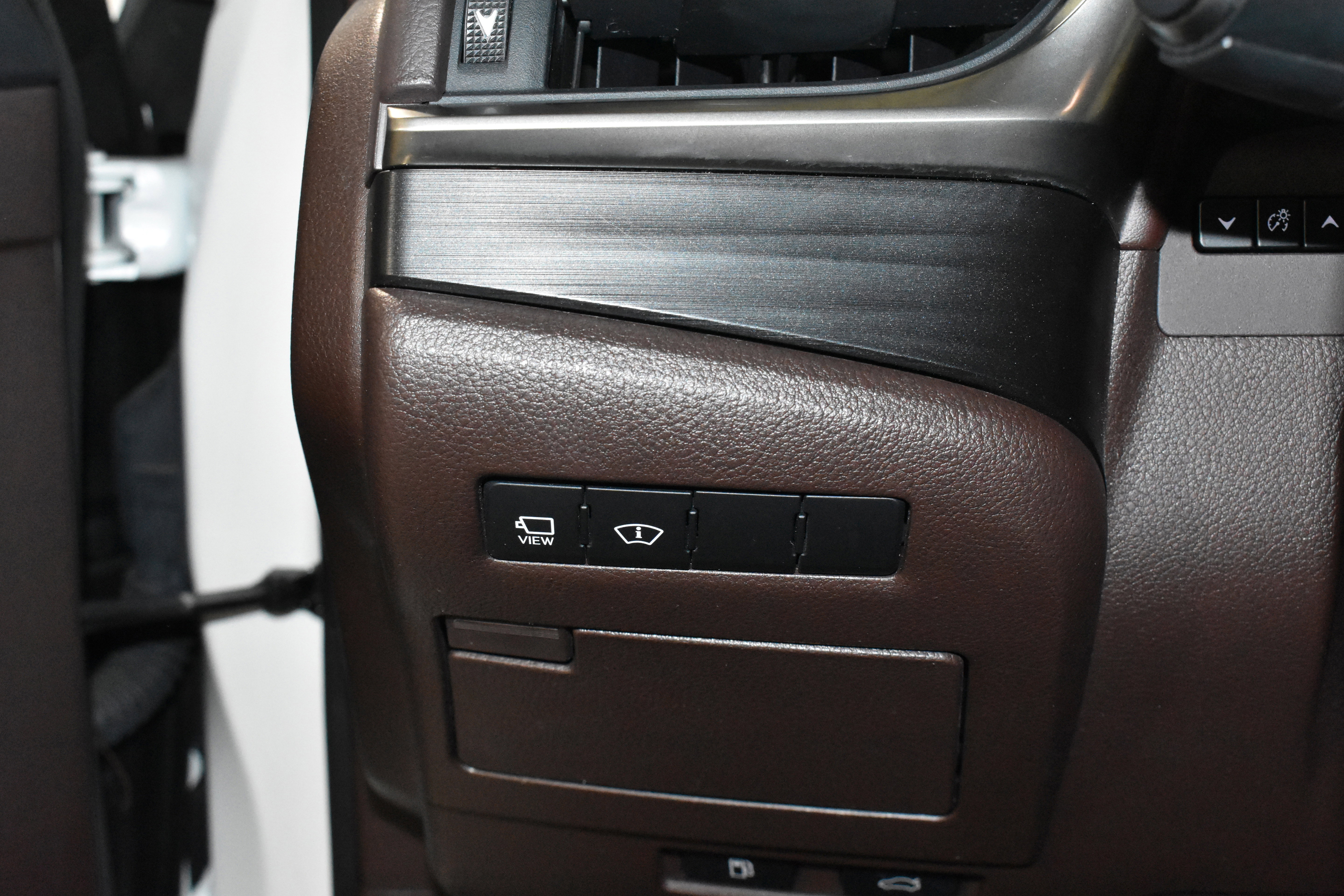 Used 2019 Lexus ES 300h Ultra Luxury w/ Accessory Package FWD image 14