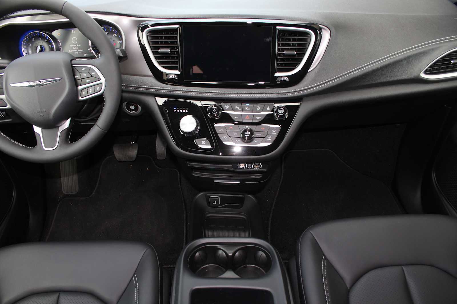New 2025 Chrysler Pacifica Select AWD/4WD image 31