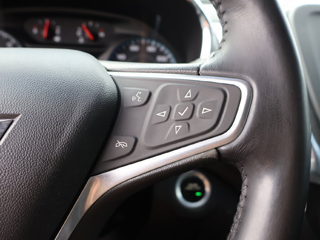 Used 2018 Chevrolet Equinox LT FWD image 27