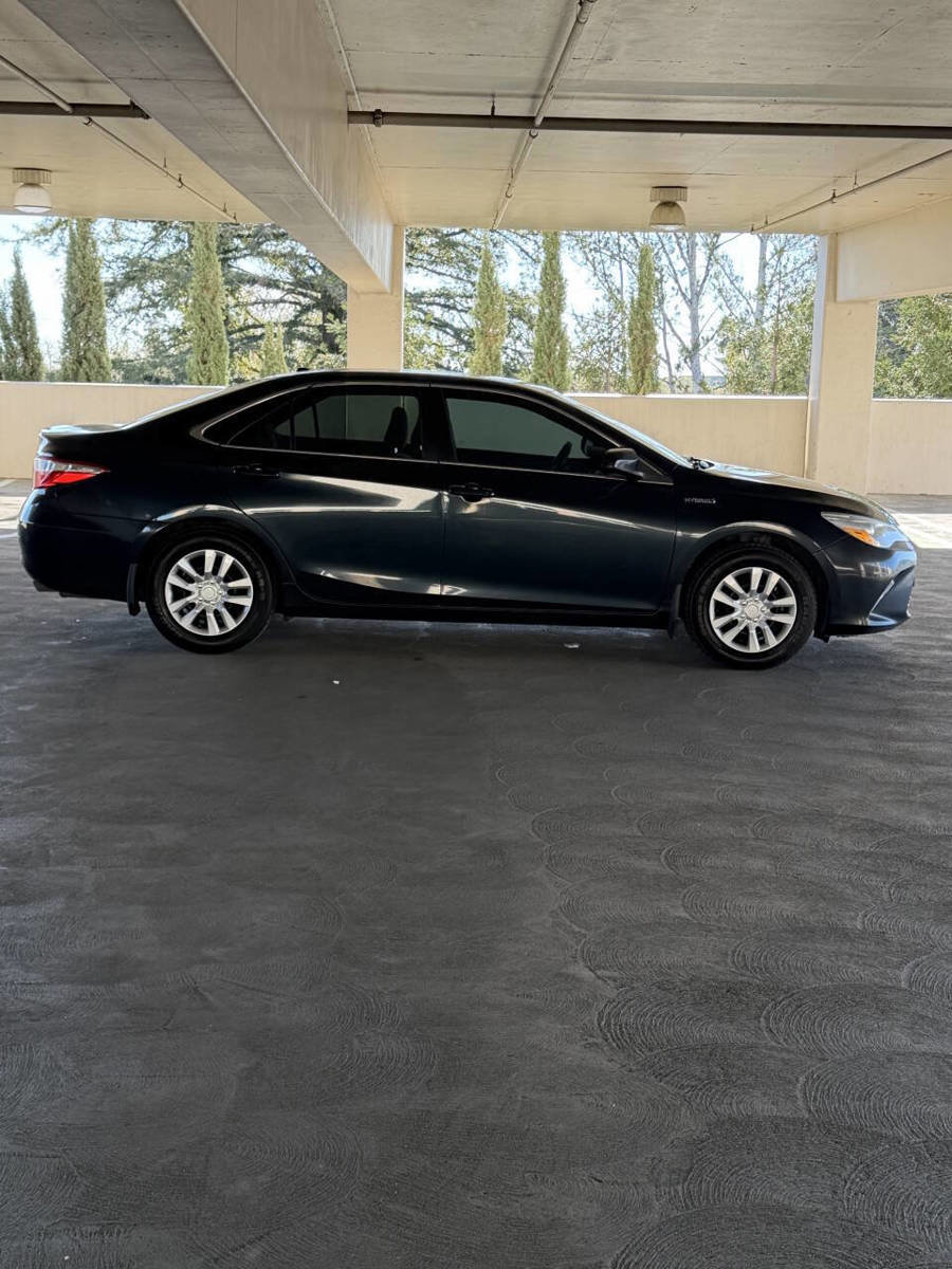 Used 2017 Toyota Camry XLE image 33