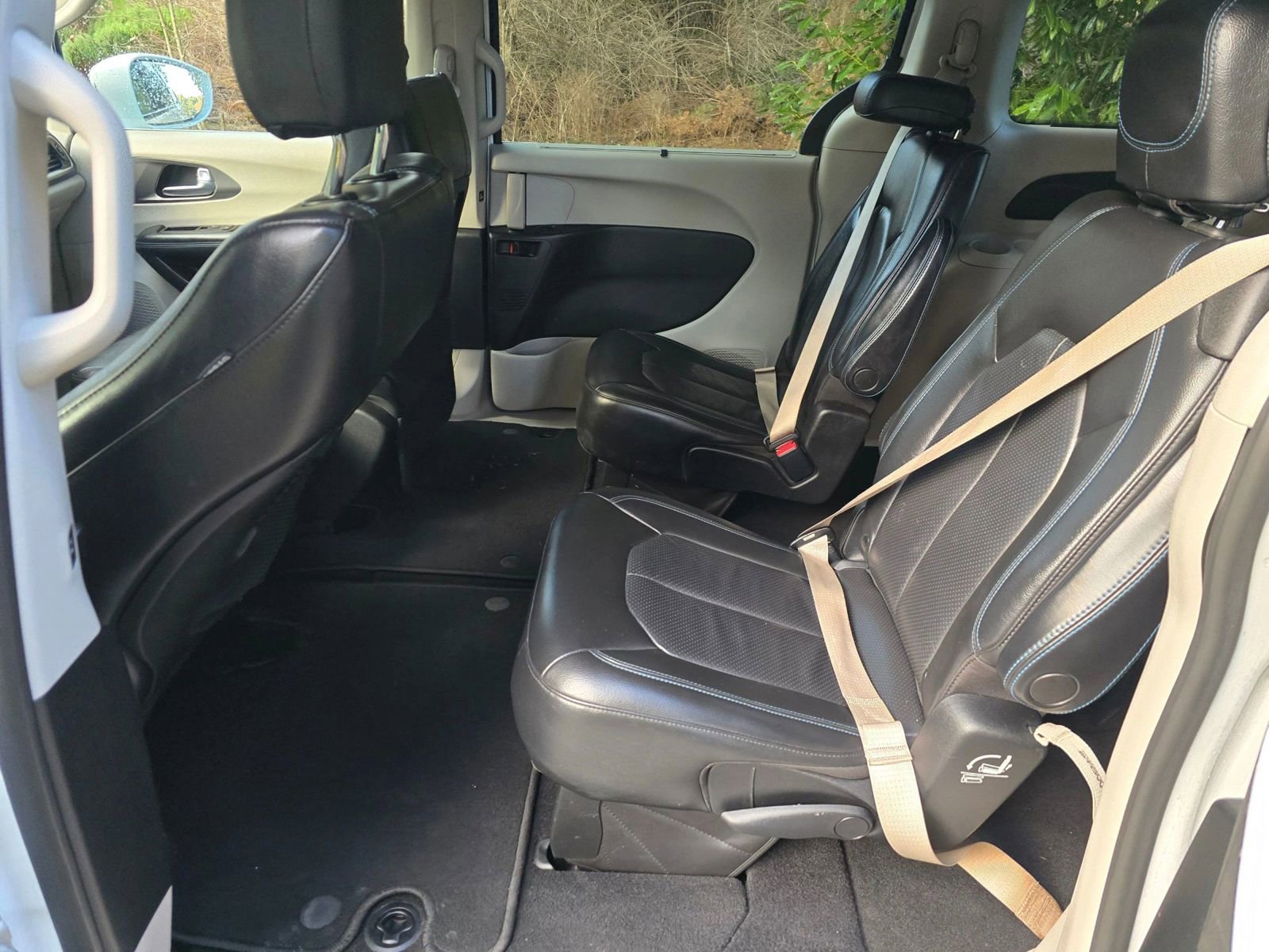 Used 2021 Chrysler Pacifica Touring-L image 15