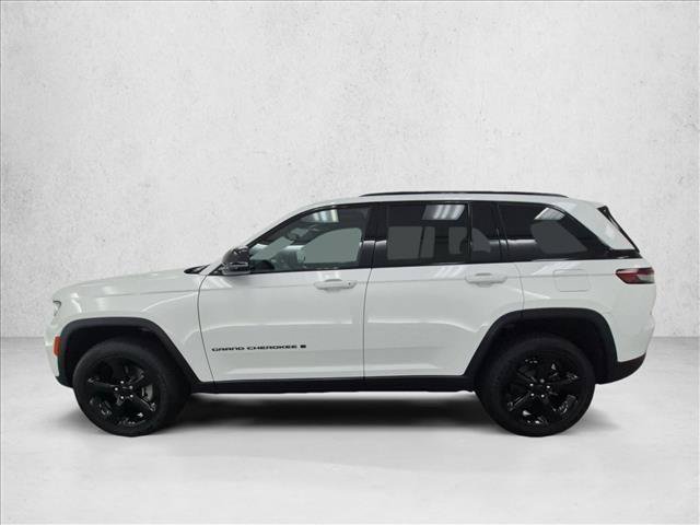 Certified 2025 Jeep Grand Cherokee Altitude AWD/4WD image 9