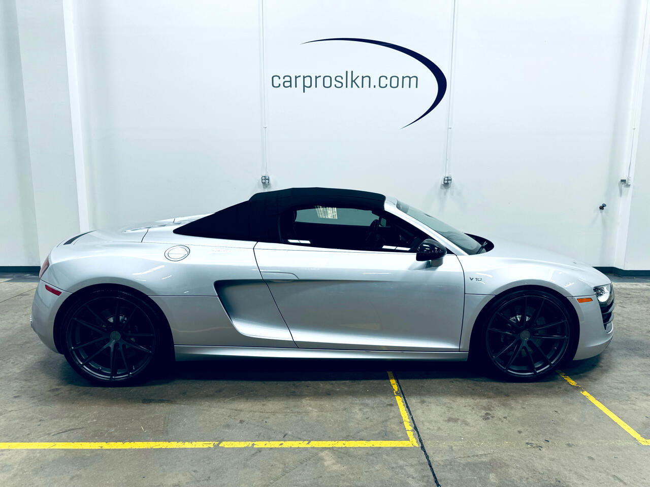 Used 2012 Audi R8 V10 w/ Enhanced Leather Pkg image 8